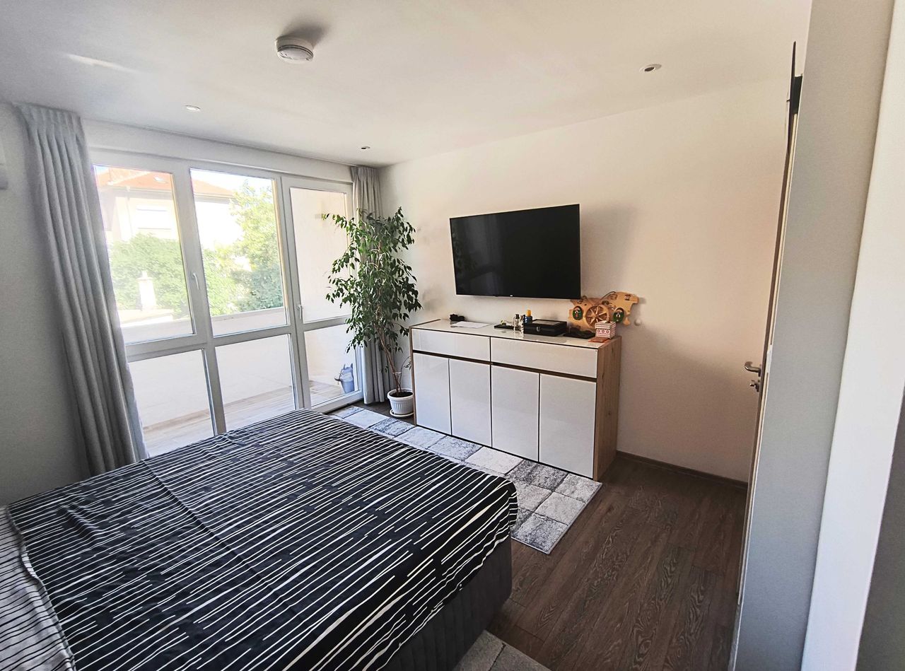 Продава се Тристаен апартамент в Стара Загора, Ремиза - 100 кв.м за 1480 €/кв.м - Снимка #12