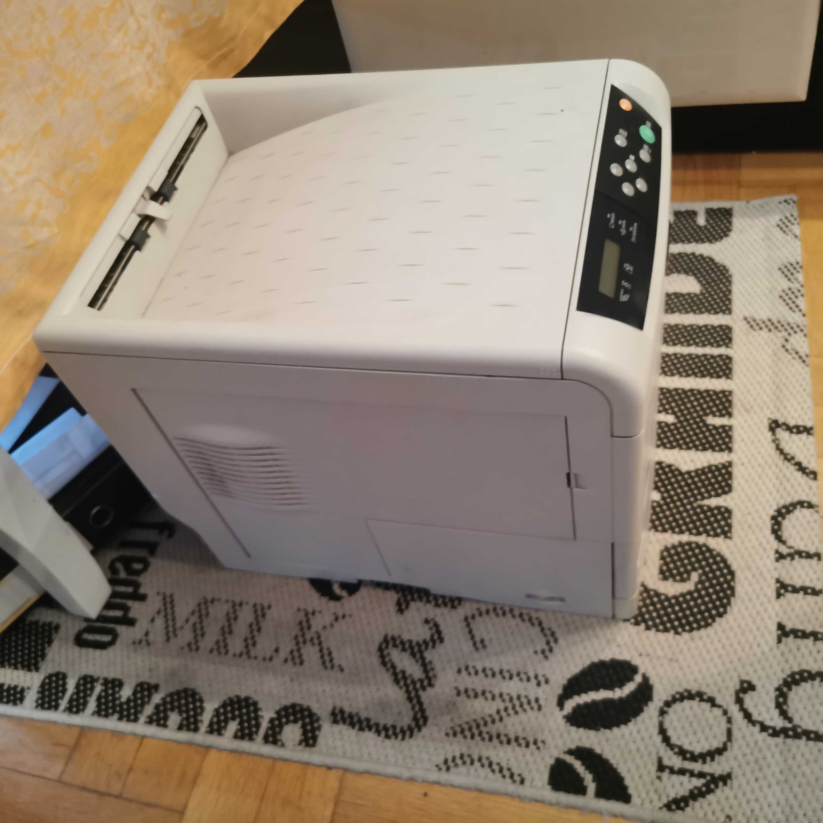 Цветен лазарен Kyocera FS C-5015N и още около 25 тонер касети