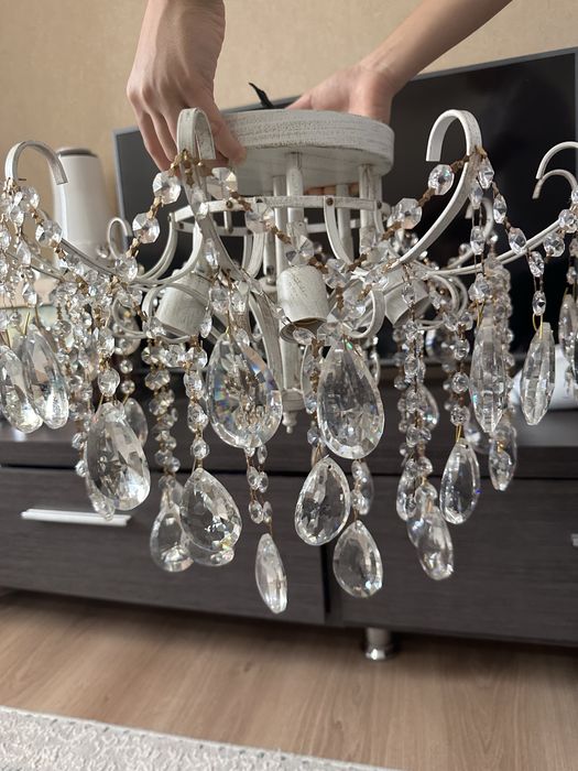 Продам Люстру потолочную