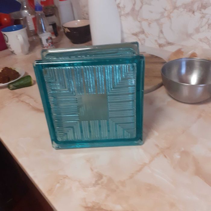 Caramida din STICLA  verzuie ,  NOI .  Acest model  nu se mai fabrica
