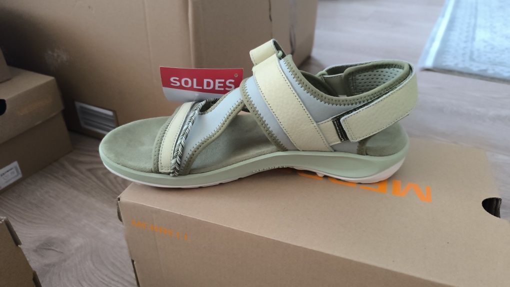 Нови Оригинални  дамски сандали Merrell , налични номера 40/41/42