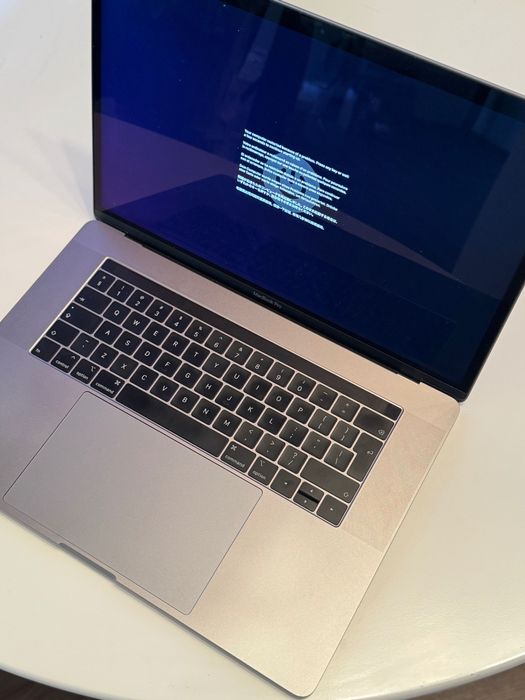 MacBook Pro 2018 15” 16GB / 512SSD i7