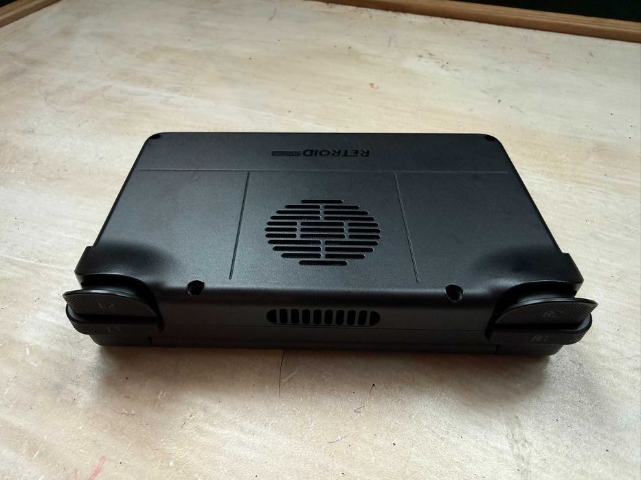 Retroid Pocket Flip 2, SD865,Android, 5.5 inch, AMOLED, 1080p, 60fps