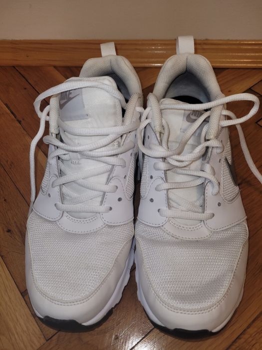 Бели маратонки Nike air