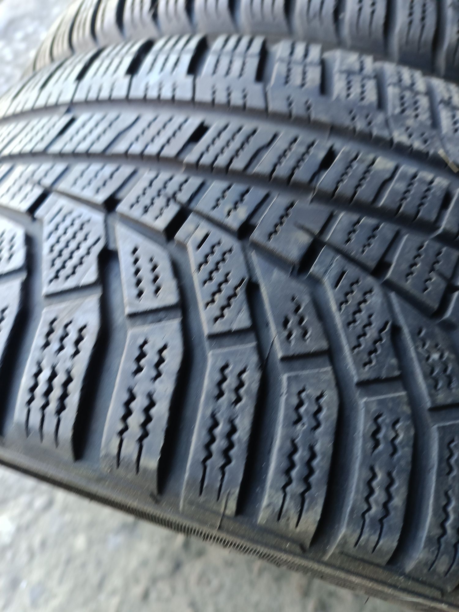 Зимни гуми -17цола -215/45-1бр.-65лв."HANKOOK"