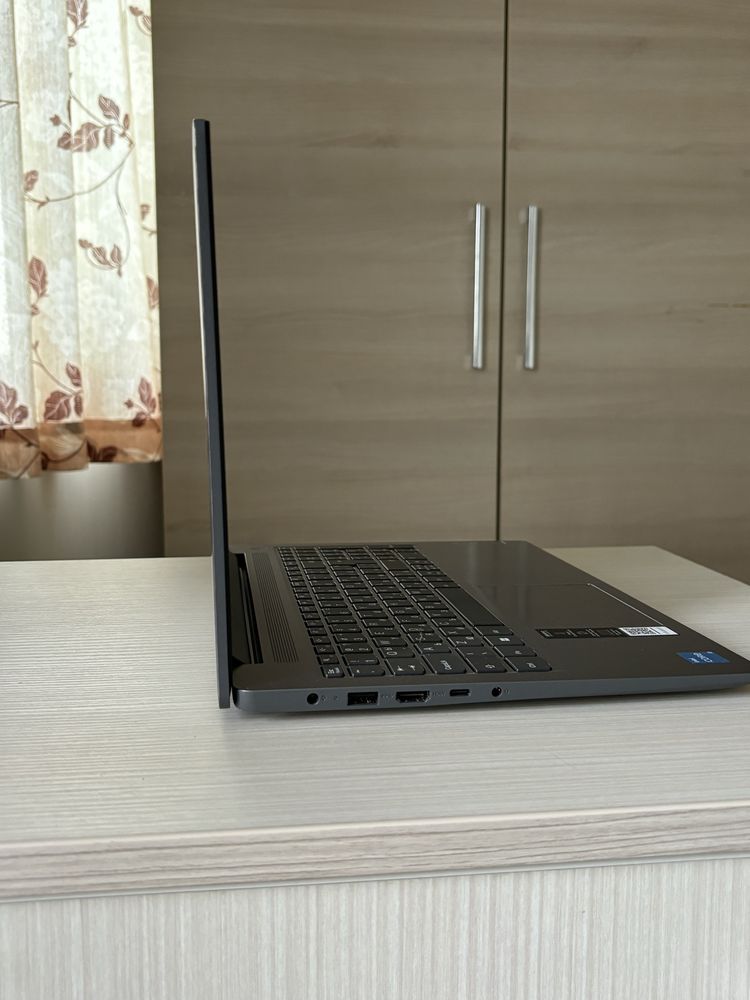 Лаптоп Lenovo IdeaPad Slim 3 с гаранция от 2 години