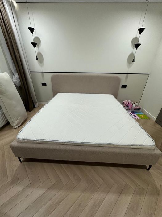 Продается кровать с матрасом 180х200