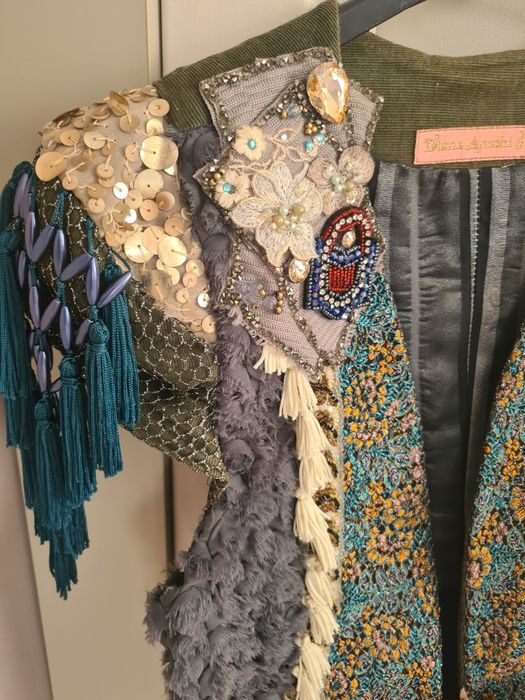 Vestă accesorizată