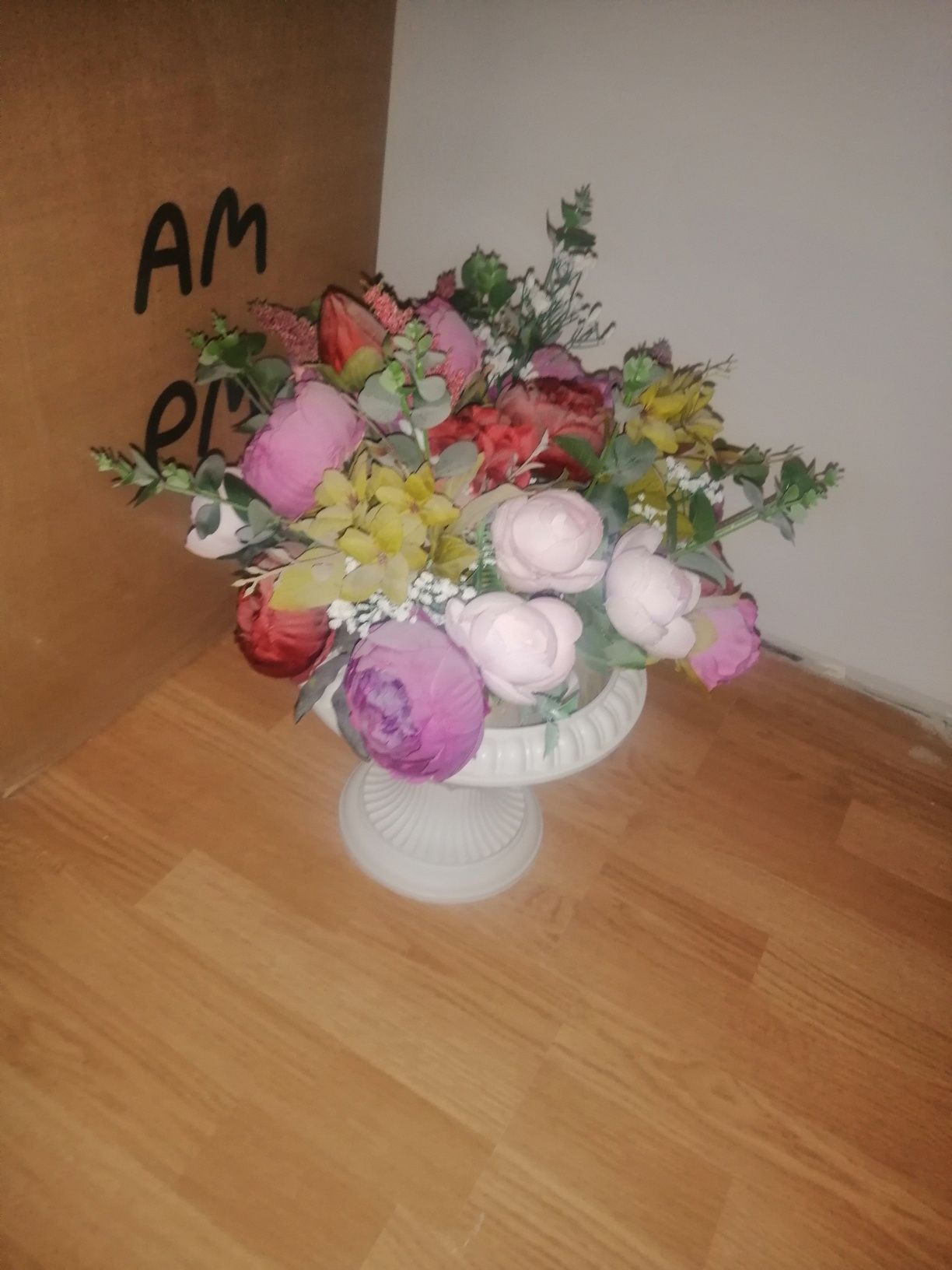 Цветы искусственные с вазой
