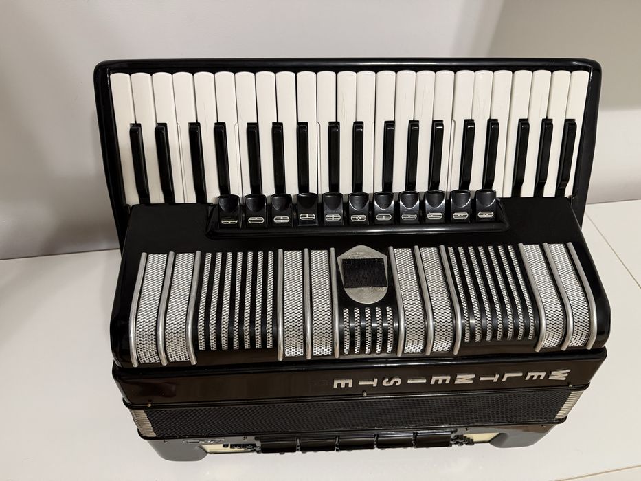 Acordeon Weltmeister S4 – 120 bași, stare excelentă