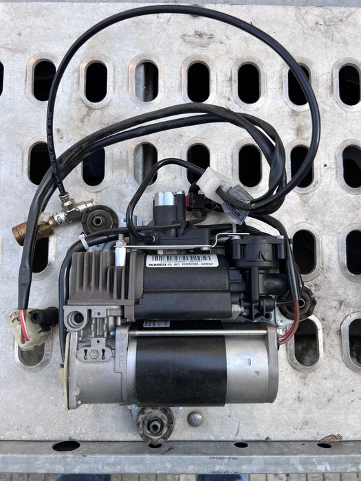 Компресор въздушно окачване Air pump Land rover range rover vouge