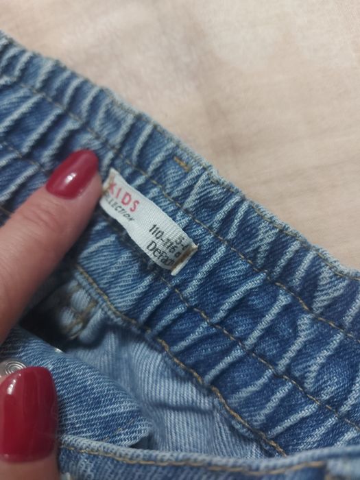 Продам джинсы для девочки 5-7 лет