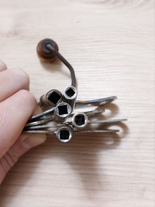 Ключета за стенни часовници, квадрат