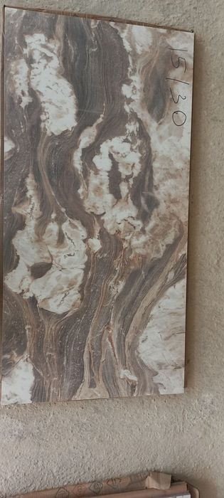 Optimdanam arzon srochna sotiladi kerama granit 4$  Dan.   1.20x60