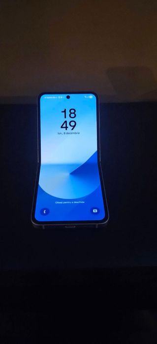 Samsung Galaxy Z 6 Flip.