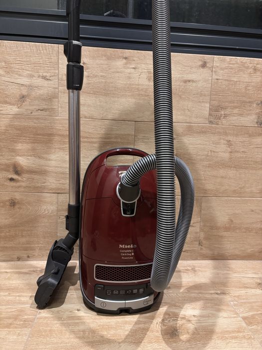 Прахосмукачка Miele Complete C3 Cat&Dog Powerline
