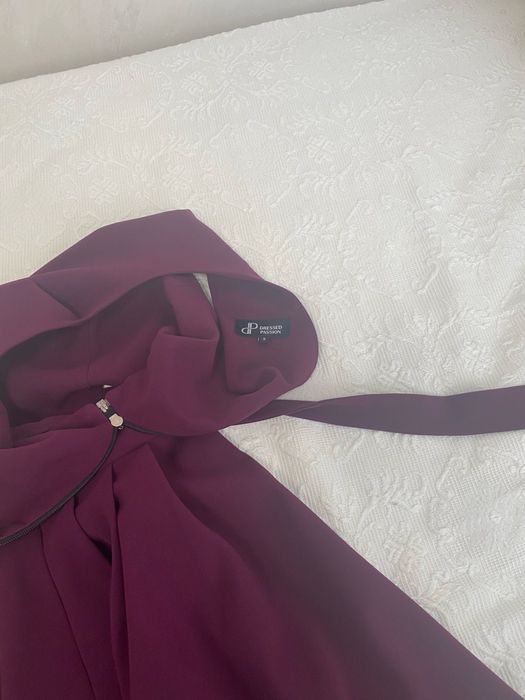 Българска рокля, почти нова