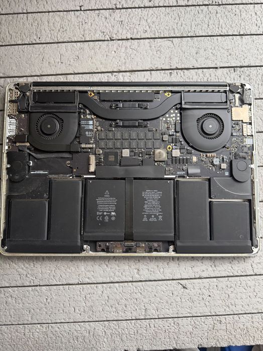 Placa de baza Macbook Pro Mid 2015 15” piese