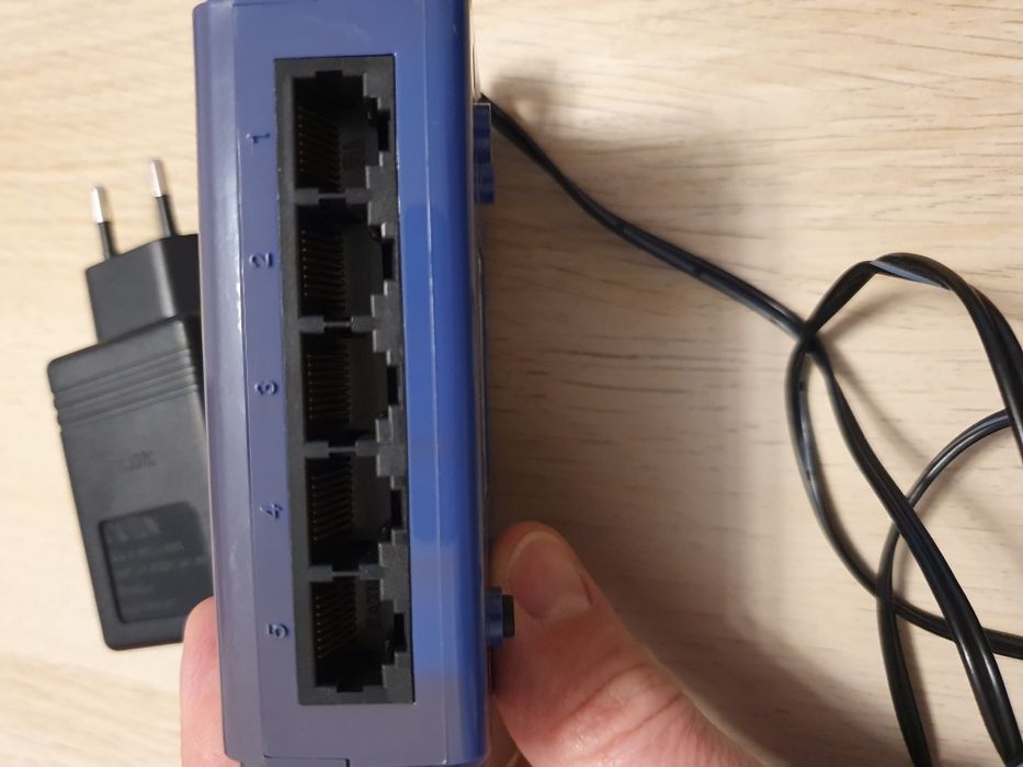 SWITCH Trendnet 5 PORTURI iesire