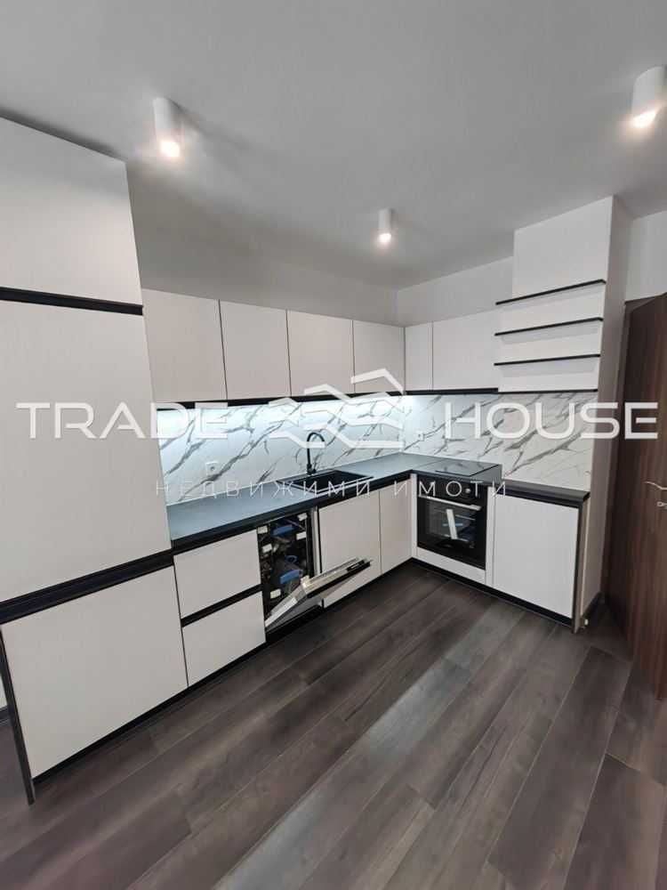 Дава се под наем Тристаен апартамент в Пловдив, Каменица 1 - 120 кв.м за 600 € - Снимка #2