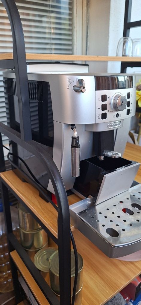 Автоматична еспресо машина  DeLonghi Magnifica S