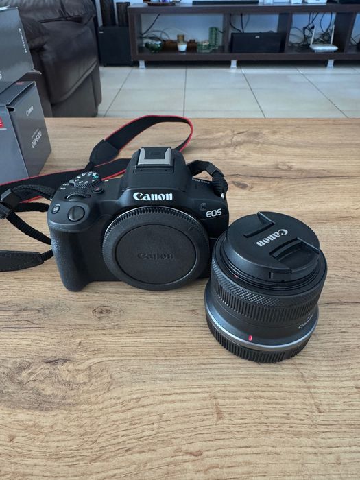 Canon EOS R50 Mirrorless Kit Creator cu Obiectiv RF-S 18-45mm