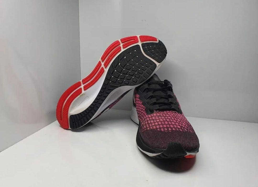 Маратонки Nike Zoom Pegasus 36

Носени,но в отлично състояние. 

Разме