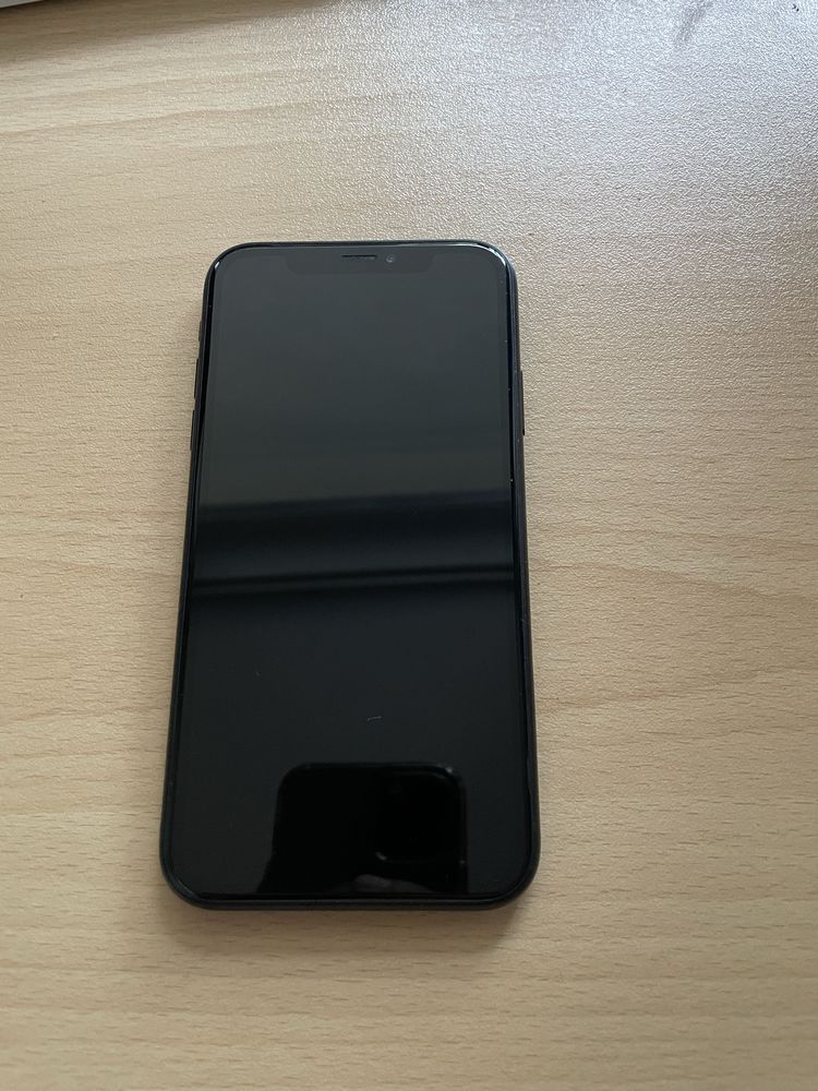 Продавам Iphone XR 64GB