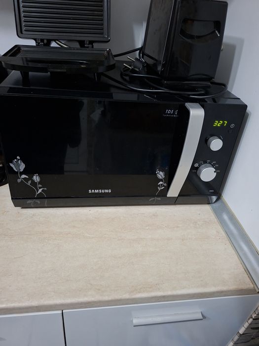 Микровълнова печка samsung.