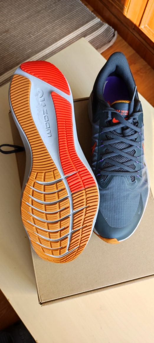 Adidași NiKE zoom winflo 8  mărimea 43