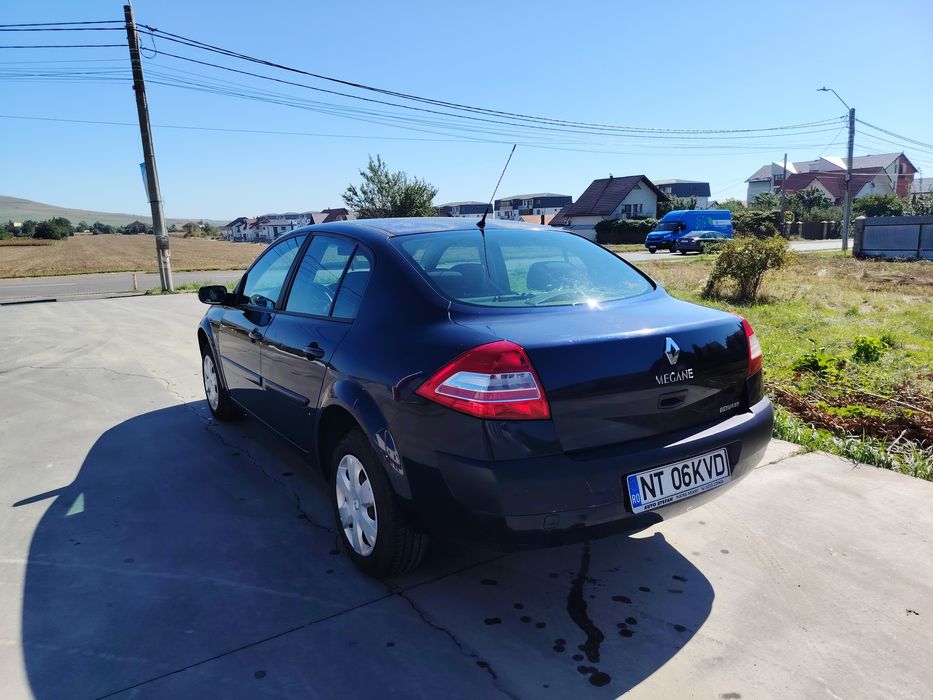 Vând Renault Megane 2 Sedan+cauciucuri de iarnă