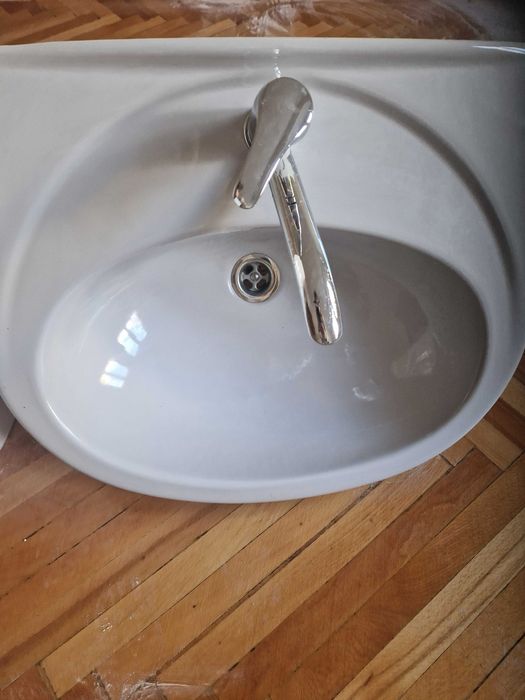 Lavoar cu picior și baterie NOU