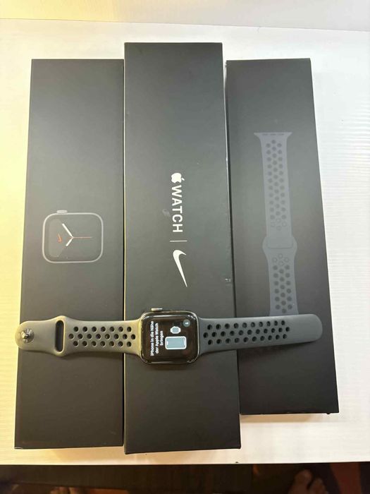 Apple Watch Series 5, Nike Edition, 40mm