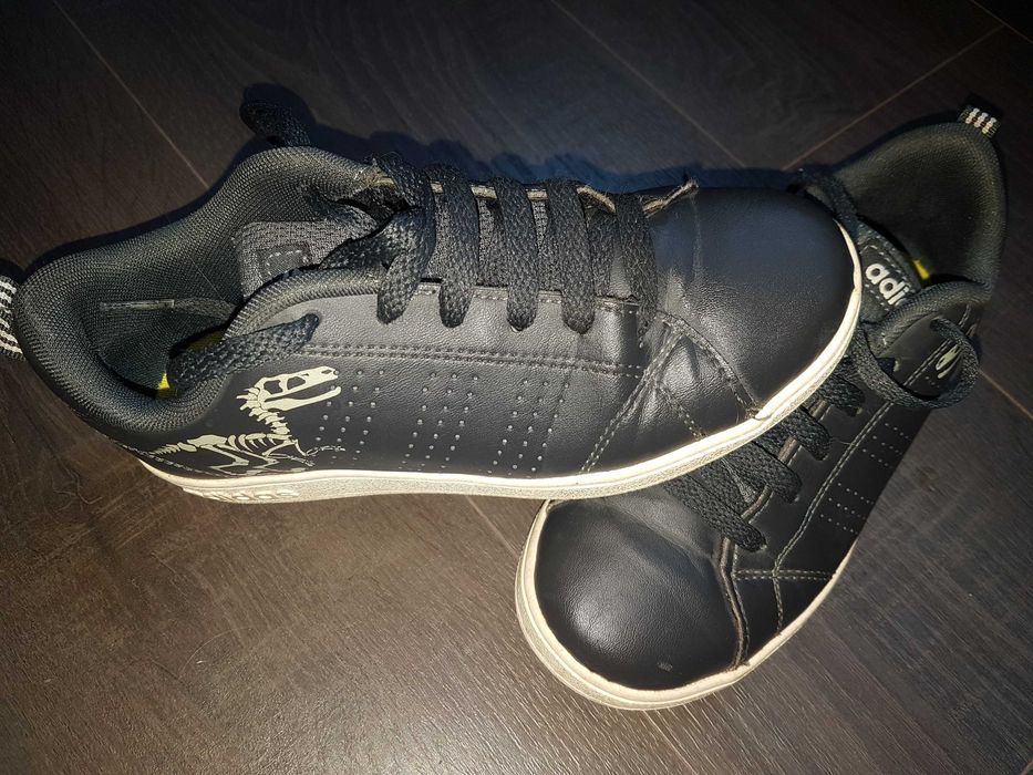 Adidas за момче, номер 33
