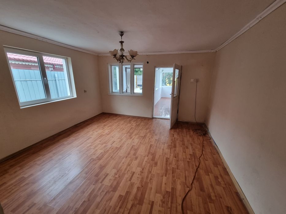 Teren intravilan si casa in Golesti