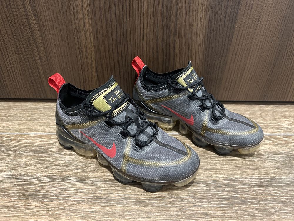 Nike Air VaporMax Black Metallic Gold marimea 36