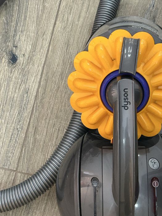 Aspirator Dyson Ball dc 33