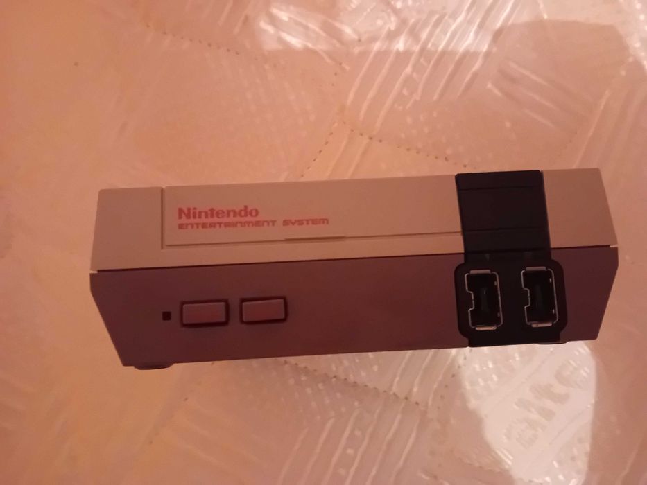 Nintendo NES Classic Edition cu 2 manete