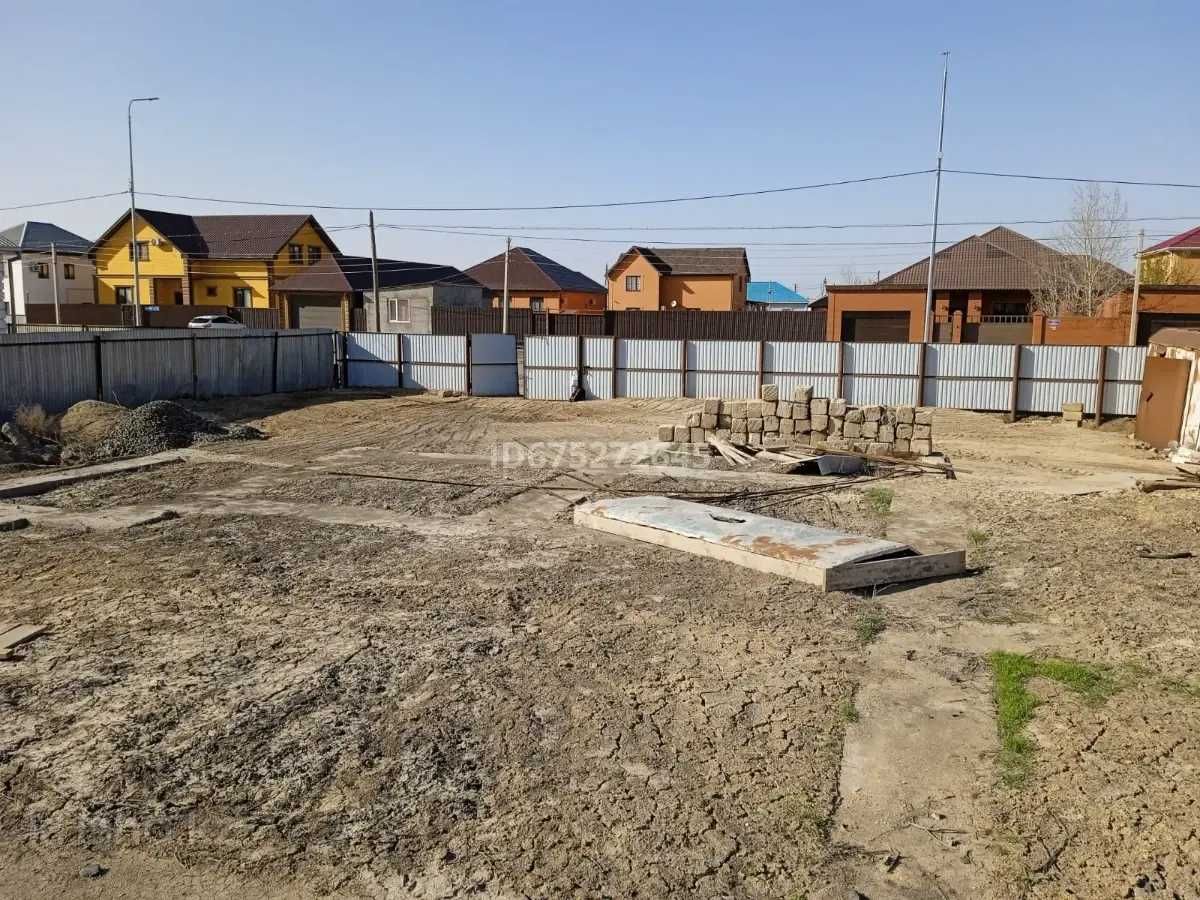 Продается участок 9 соток (ИЖС) с готовым высоким фундаментом в центре