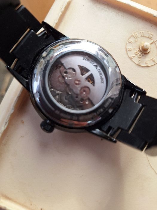 De vânzare 2 ceasuri Armani 600 lei