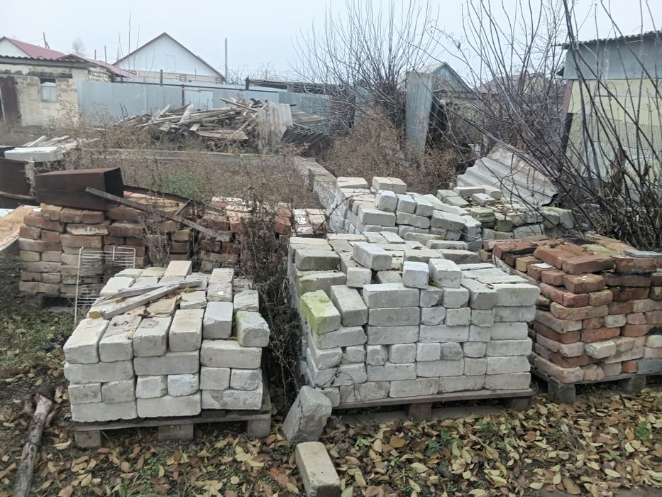 Продам Э.с.-60.000. Кирпич-30000.доски-50.000