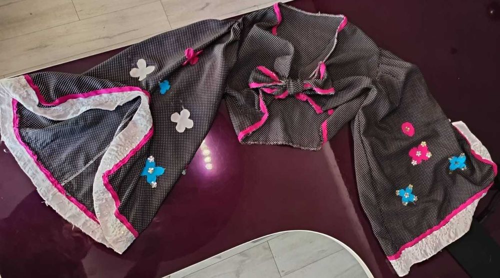 Стилизиран фолклорен костюм за момиче