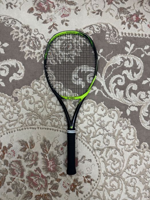 продам теннисную ракетку YONEX