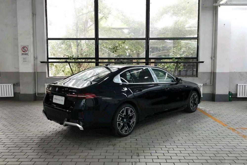 BMW I5. 50 L   2 ta Matorlik  Full Pozitsa Zakazga Olip Kelamiz