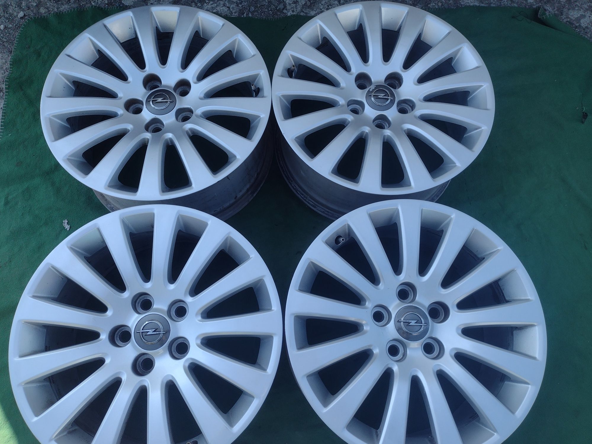 Перфектни 18-5х120ЕТ42 8j Opel Insignia