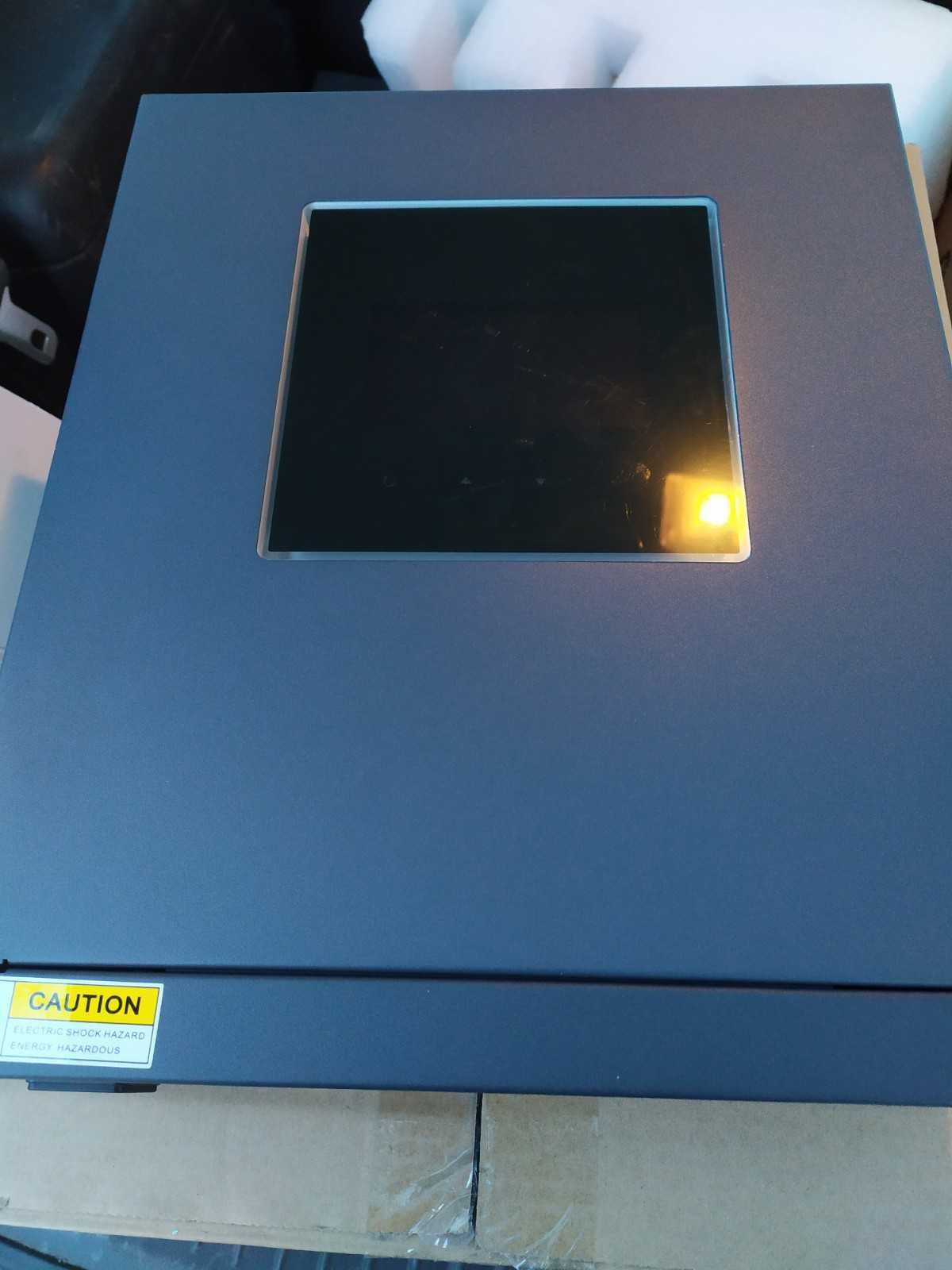 Хибриден MPPT соларен инвертор с цветен тъч скрийн дисплей 5000вата.