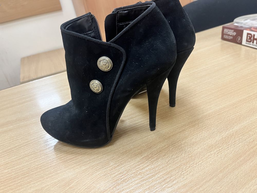 Боти на ток Guess Нови