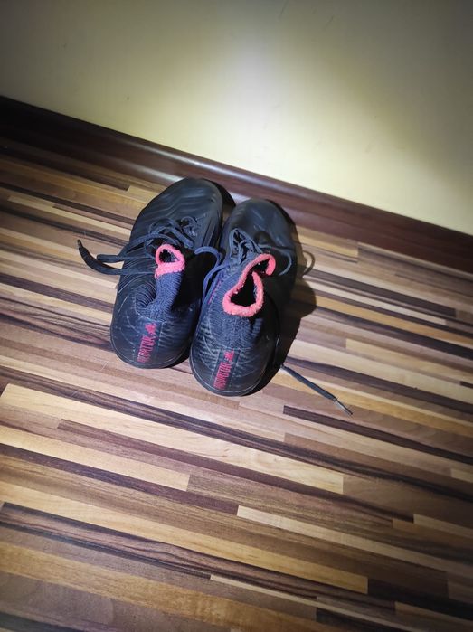 Ghete fotbal adidas prădător, mărimea 41(26,5cm)