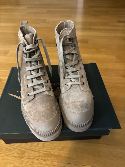 Botine noi Massimo Dutti, din piele intoarsa.