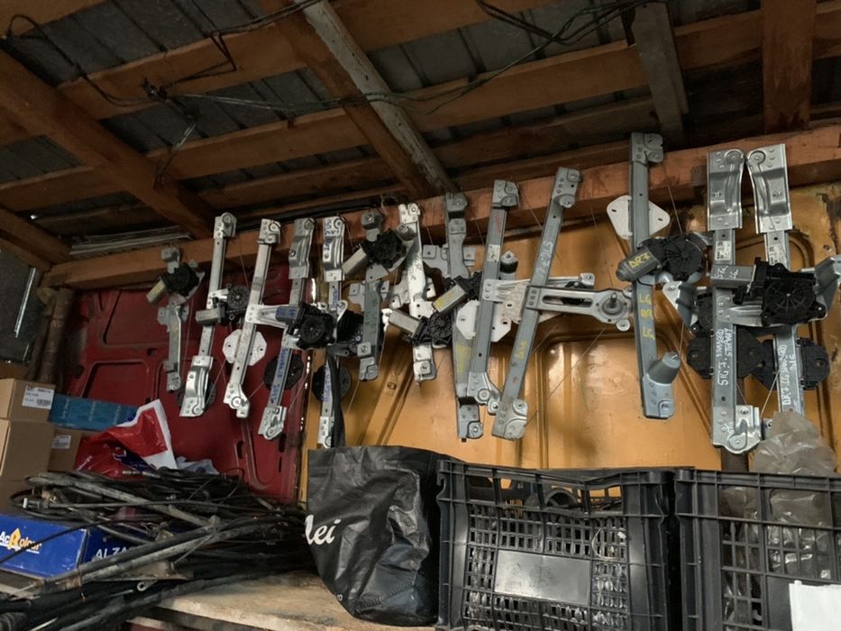 Vand macarale electrice si mecanice pt Dacia Logan-duster-mcv-sandero